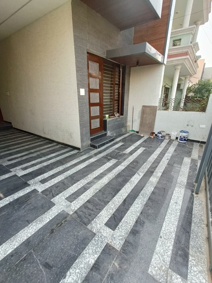 Balcony, patiala road 3 Bedroom 150 Sq.Yd. Independent House In Patiala Road Zirakpur 9378271