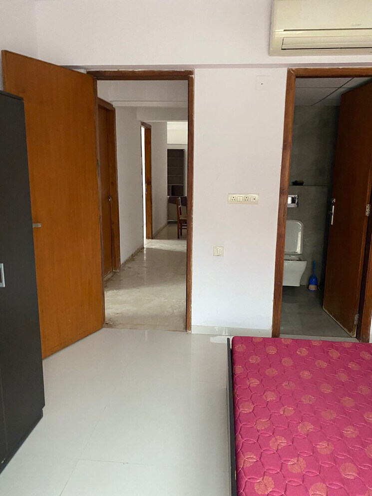Room, navrangpura 3 Bedroom 2500 Sq.Ft. Apartment In Navrangpura Ahmedabad 9378343