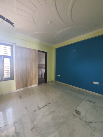 Room in 3 BHK Builder Floor at Sector 57 – for Rent