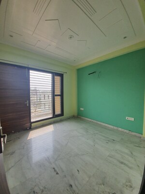 Room in 3 BHK Builder Floor at Sector 57 – for Rent