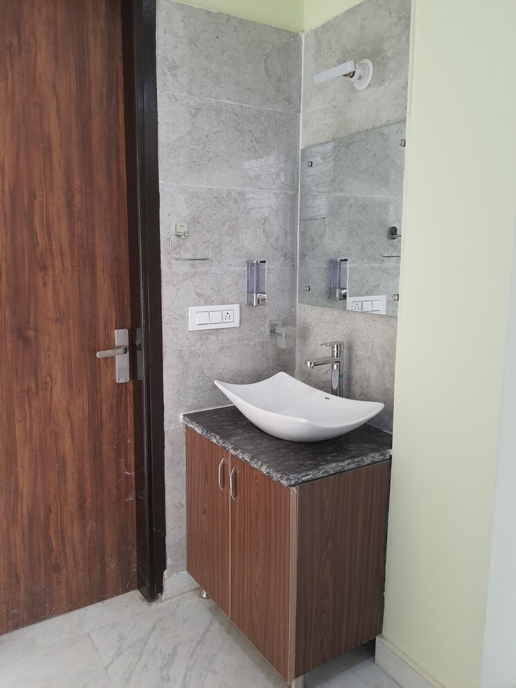 Bathroom, sector 57 3 Bedroom 204 Sq.Yd. Builder Floor In Sector 57 Gurgaon 9378258
