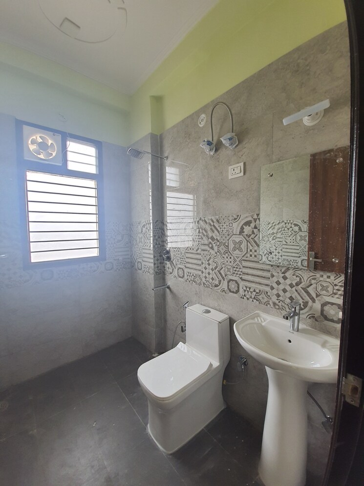 Bathroom, sector 57 3 Bedroom 204 Sq.Yd. Builder Floor In Sector 57 Gurgaon 9378258