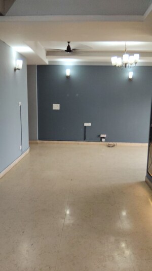 Room in 3 BHK Apartment at Mahagun Maple, Sector 50 – for Rent