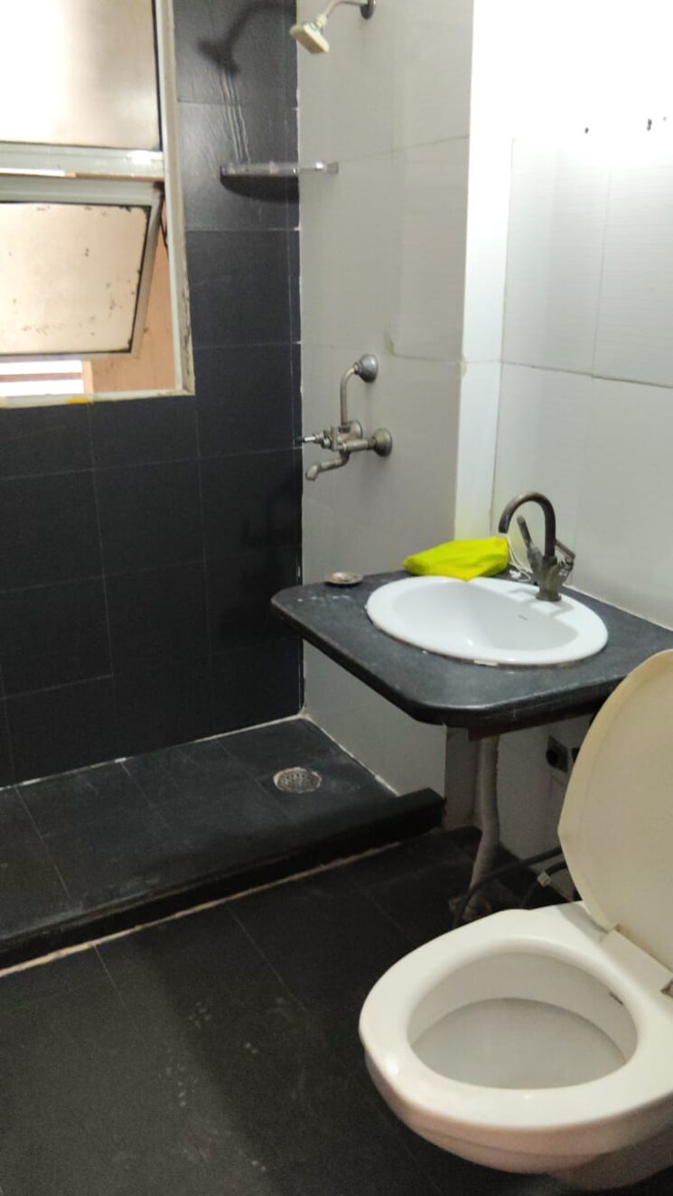 Bathroom, mahagun-maple 3 Bedroom 1575 Sq.Ft. Apartment In Sector 50 Noida 9378329