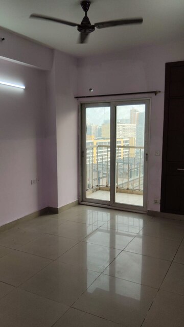 Room in 3 BHK Apartment at Mahagun Maple, Sector 50 – for Rent