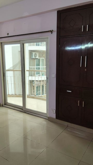 Room in 3 BHK Apartment at Mahagun Maple, Sector 50 – for Rent