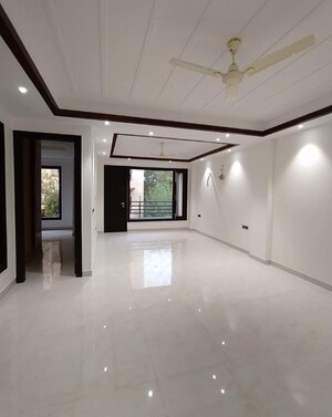 Room in 3 BHK Builder Floor at Saket – for Rent