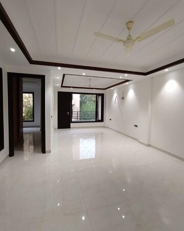 Room in 3 BHK Builder Floor at Saket – for Rent