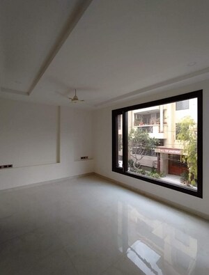Room in 3 BHK Builder Floor at Saket – for Rent