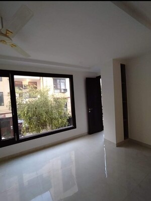 Room in 3 BHK Builder Floor at Saket – for Rent