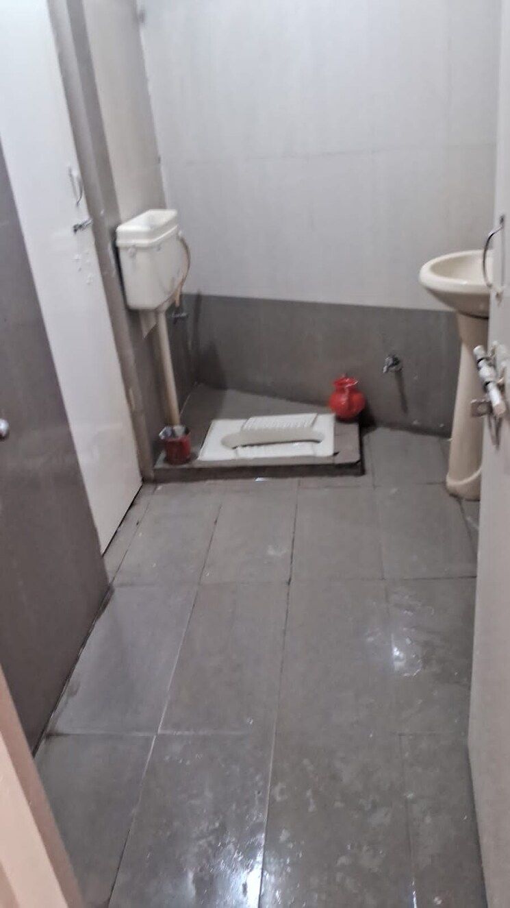Bathroom, sc-highway-mansion 3 Bedroom 1633 Sq.Ft. Apartment In Faizabad Road Lucknow 9378562
