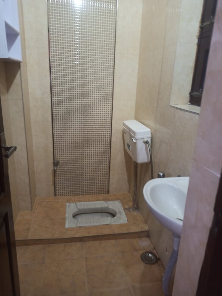 Bathroom, sector 21d 2 Bedroom 1405 Sq.Ft. Builder Floor In Sector 21d Faridabad 9378572