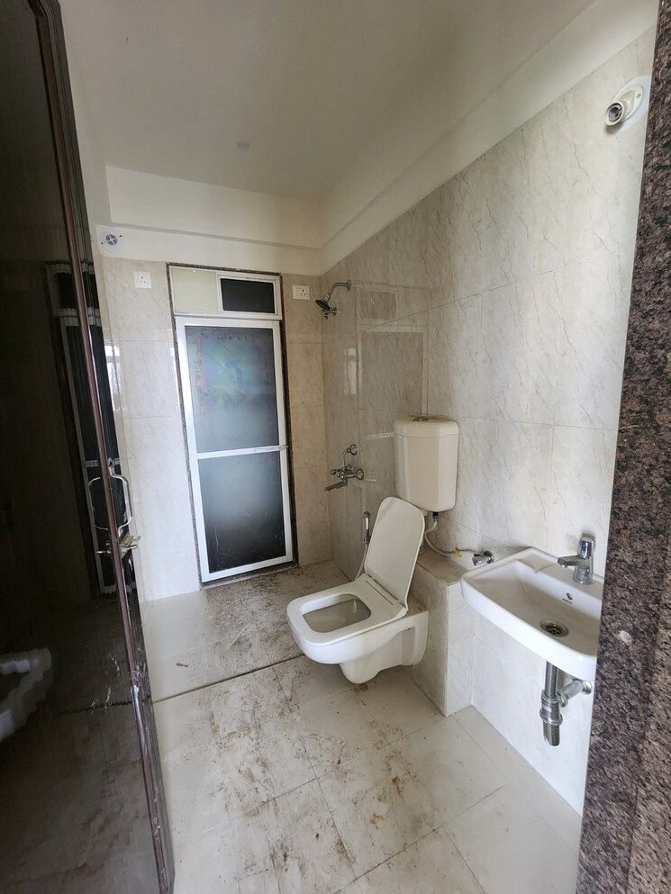 Bathroom, puraniks-tokyo-bay 1 Bedroom 408 Sq.Ft. Apartment In Kasarvadavali Thane 9378587