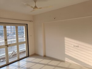 Room in 2 BHK Apartment at Kohinoor Viva City, Dhanori – for Rent