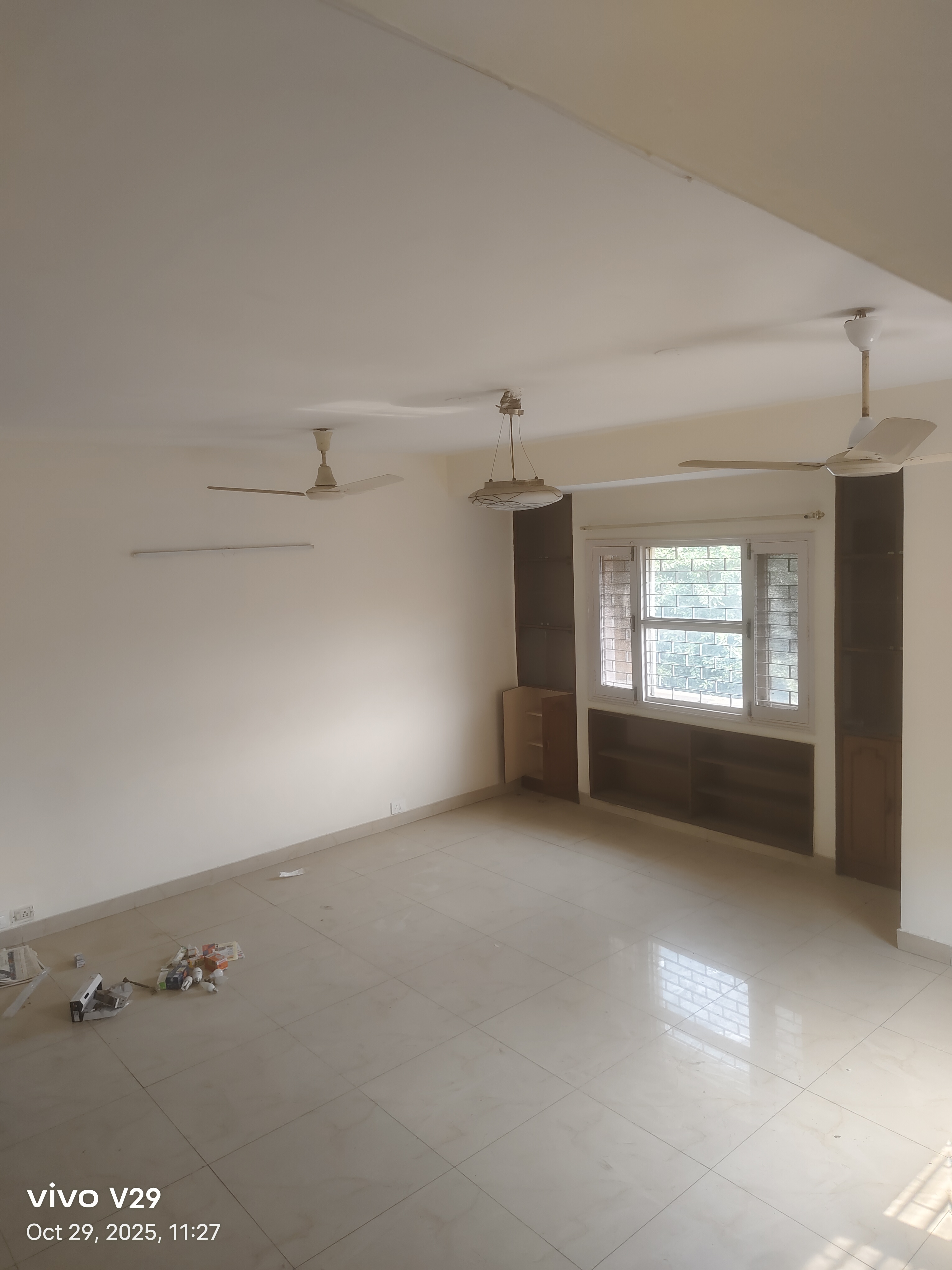 3 BHK + Servant Room Apartment For Rent in Unitech Heritage City