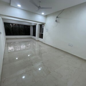 Room in 3 BHK Apartment at Santacruz West – for Sale