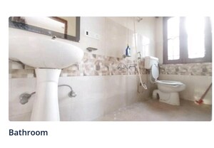 Bathroom in 2 BHK Builder Floor at Dlf Phase I – for Rent