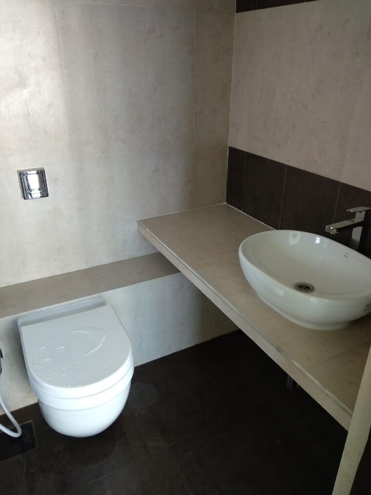 Bathroom, lashkaria-anurag-chs 2 Bedroom 910 Sq.Ft. Apartment In Andheri West Mumbai 9378801