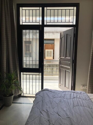 Bedroom in 3 BHK Independent House at DLF Royale Residences, Dlf Phase I – for Rent