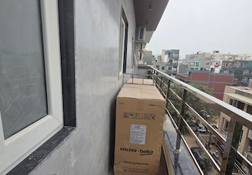 Balcony in 3 BHK Independent House at DLF Royale Residences, Dlf Phase I – for Rent