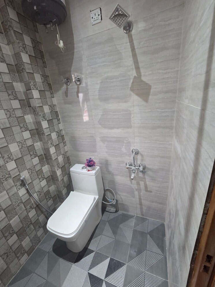 Bathroom, dlf-royale-residences 3 Bedroom 155 Sq.Yd. Independent House In Dlf Phase I Gurgaon 9378897
