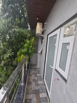 Balcony in 3 BHK Independent House at DLF Royale Residences, Dlf Phase I – for Rent