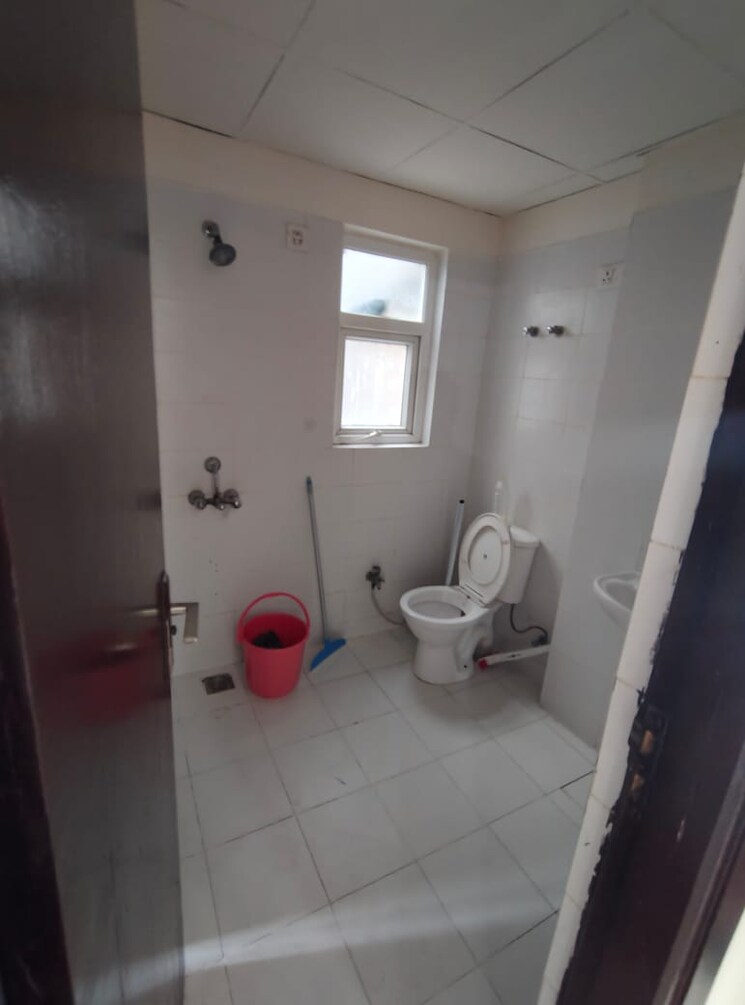 Bathroom, bptp-parkland 3 Bedroom 300 Sq.Yd. Apartment In Sector 75 Faridabad 9378988