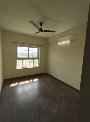 Room in 3 BHK Apartment at BPTP Parkland, Sector 75 – for Rent