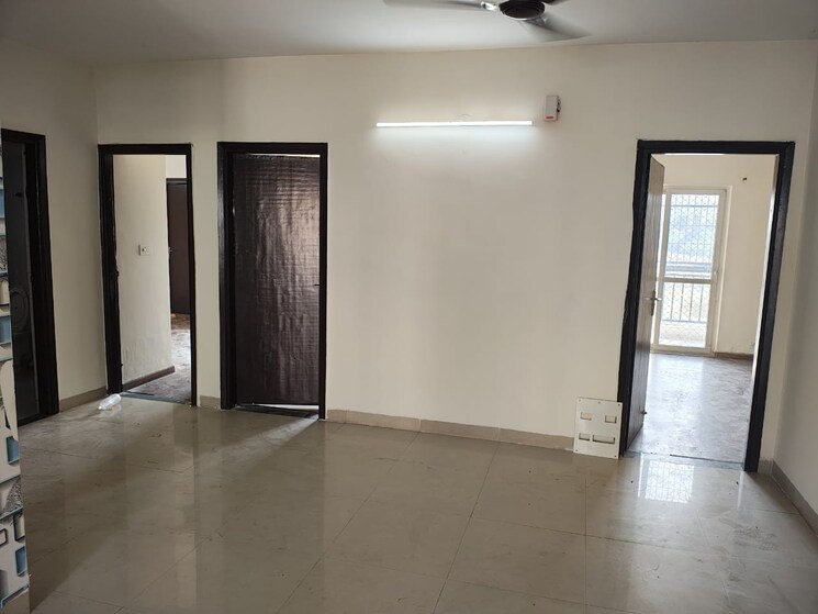 Room, bptp-parkland 3 Bedroom 300 Sq.Yd. Apartment In Sector 75 Faridabad 9378988