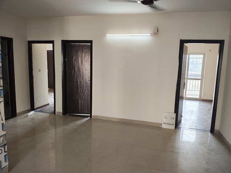 Room, bptp-parkland 3 Bedroom 300 Sq.Yd. Apartment In Sector 75 Faridabad 9378988