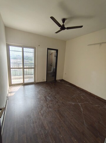 Room in 3 BHK Apartment at BPTP Parkland, Sector 75 – for Rent