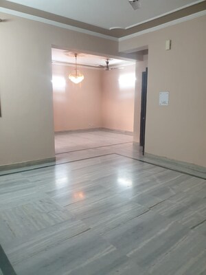 Room in 3 BHK Apartment at Vastu Apartments, Sector 55 – for Rent