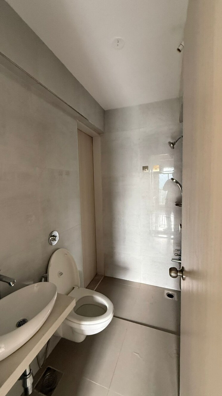 Bathroom, vihang-vermont 2 Bedroom 855 Sq.Ft. Apartment In Ghodbunder Road Thane 9379040