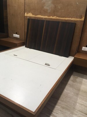 Bedroom in 2 BHK Apartment at Andheri West – for Sale