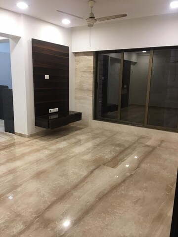 Room in 2 BHK Apartment at Andheri West – for Sale