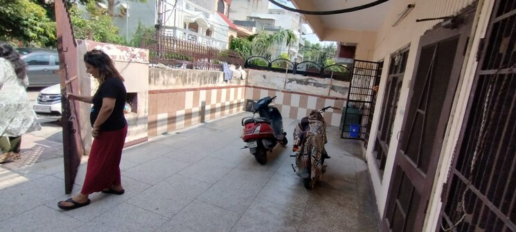 Balcony, sector 15a 3.5 Bedroom 2250 Sq.Ft. Independent House In Sector 15a Faridabad 9379064