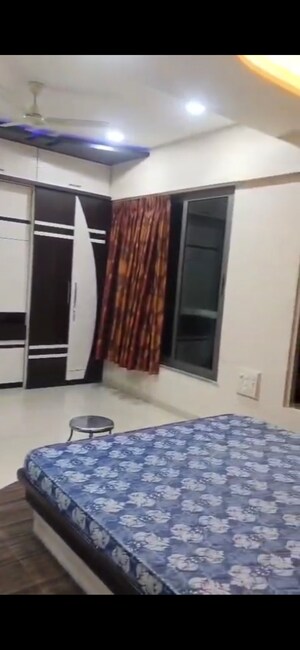 Bedroom in 2 BHK Apartment at Kalpataru Towers, Kandivali East – for Rent