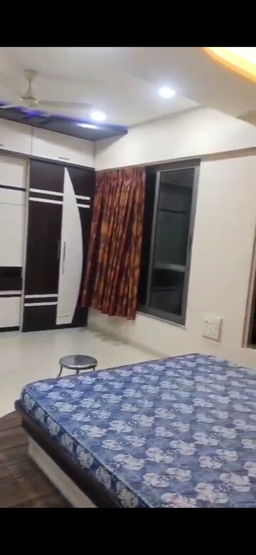 Bedroom in 2 BHK Apartment at Kalpataru Towers, Kandivali East – for Rent
