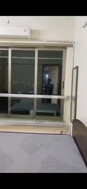 Room in 2 BHK Apartment at Kalpataru Towers, Kandivali East – for Rent