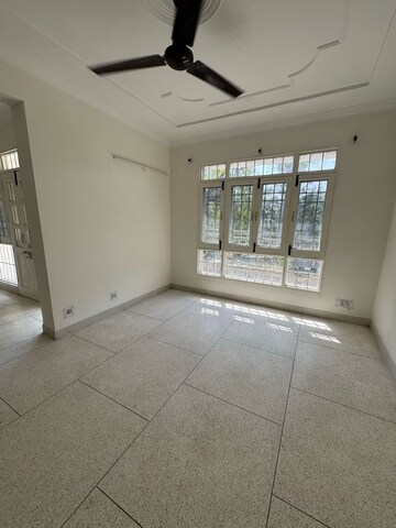 Room in 3 BHK Apartment at Sector 5 – for Rent