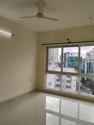 Room in 2 BHK Apartment at Gundecha Trillium, Kandivali East – for Sale