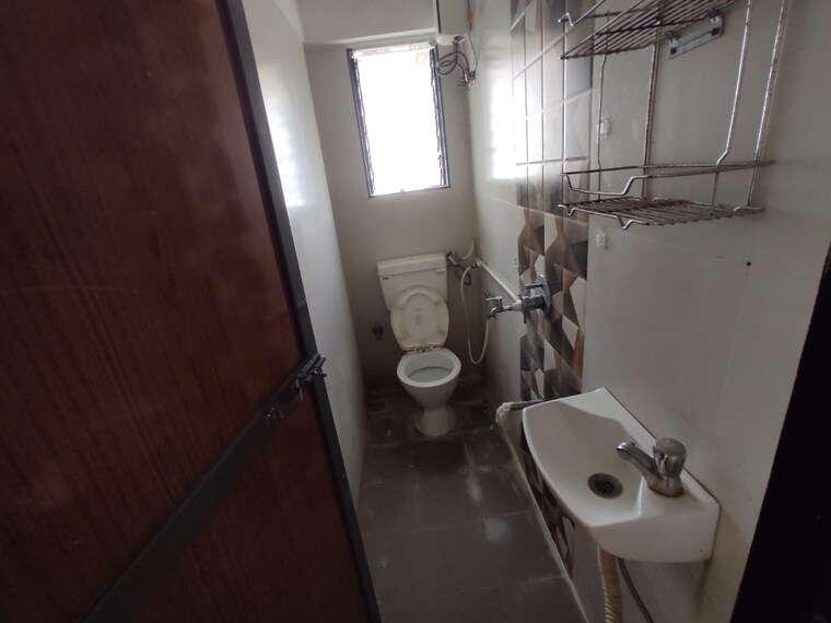 Bathroom, vijay-garden-ghodbunder 2 Bedroom 835 Sq.Ft. Apartment In Ghodbunder Road Thane 9379198