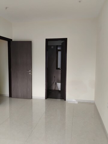 Room in 2 BHK Apartment at Gundecha Trillium, Kandivali East – for Rent