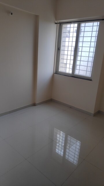 Room in 2 BHK Apartment at Magnum lifestyle, Dhanori – for Sale