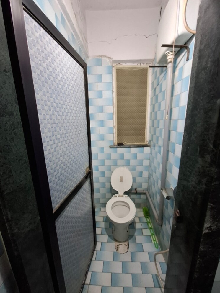 Bathroom, kapadia nagar 1 Bedroom 540 Sq.Ft. Apartment In Kapadia Nagar Mumbai 9379347