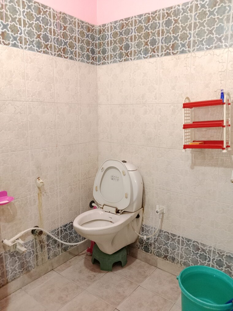 Bathroom, ashoka enclave 3 Bedroom 1550 Sq.Ft. Builder Floor In Ashoka Enclave Faridabad 9379519