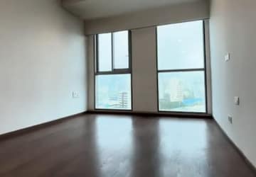 Room in 4 BHK Apartment at Bombay Realty Island City Centre II, Dadar East – for Rent