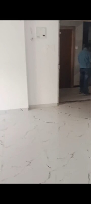 Room in Studio Apartment at Vile Parle East – for Rent