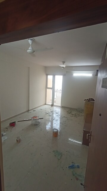 Room in 2 BHK Apartment at Signature Global Prime, Sector 63a – for Rent