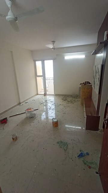 Room in 2 BHK Apartment at Signature Global Prime, Sector 63a – for Rent